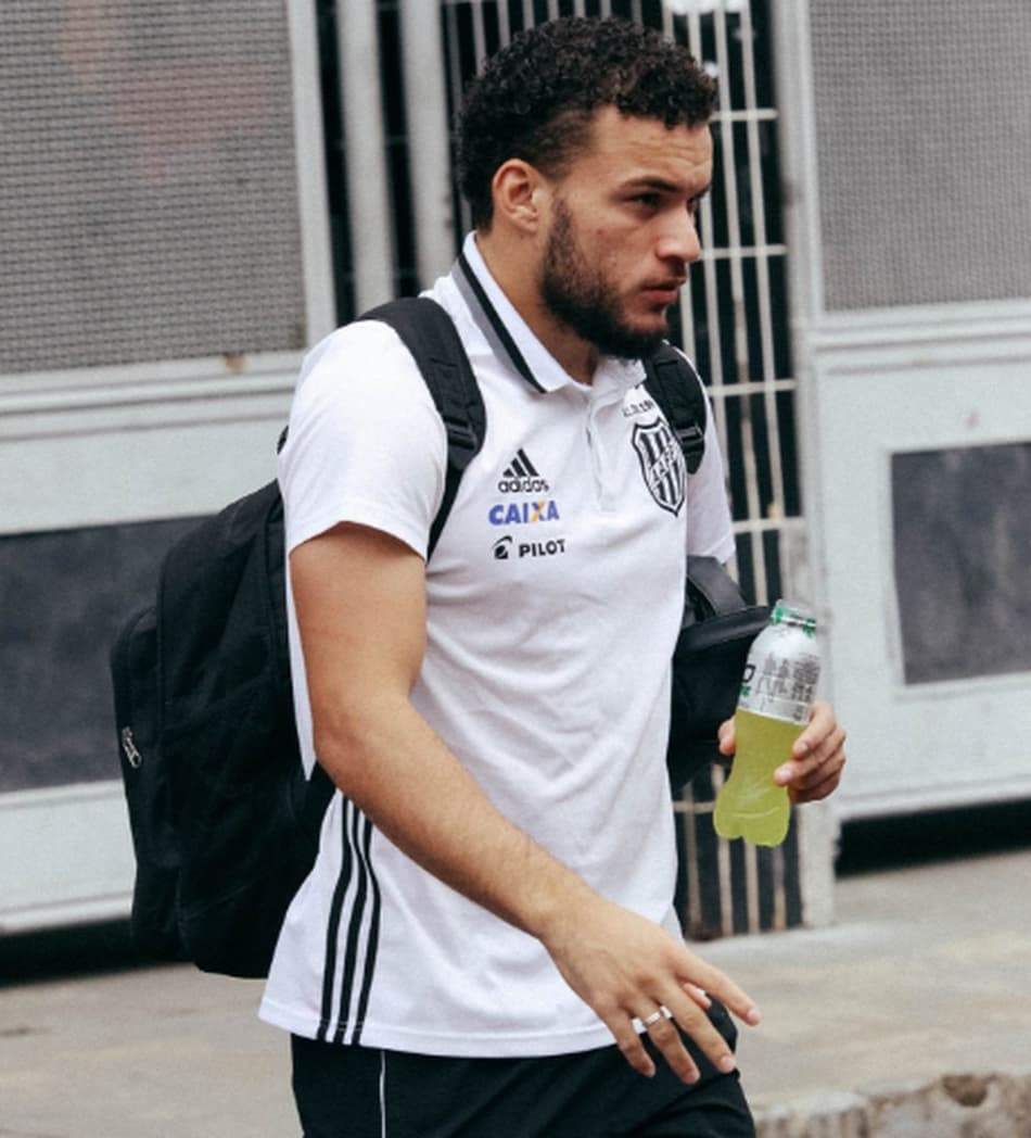 André Luís elogia novo reforço e diz que é 'estilo Henrique Dourado'