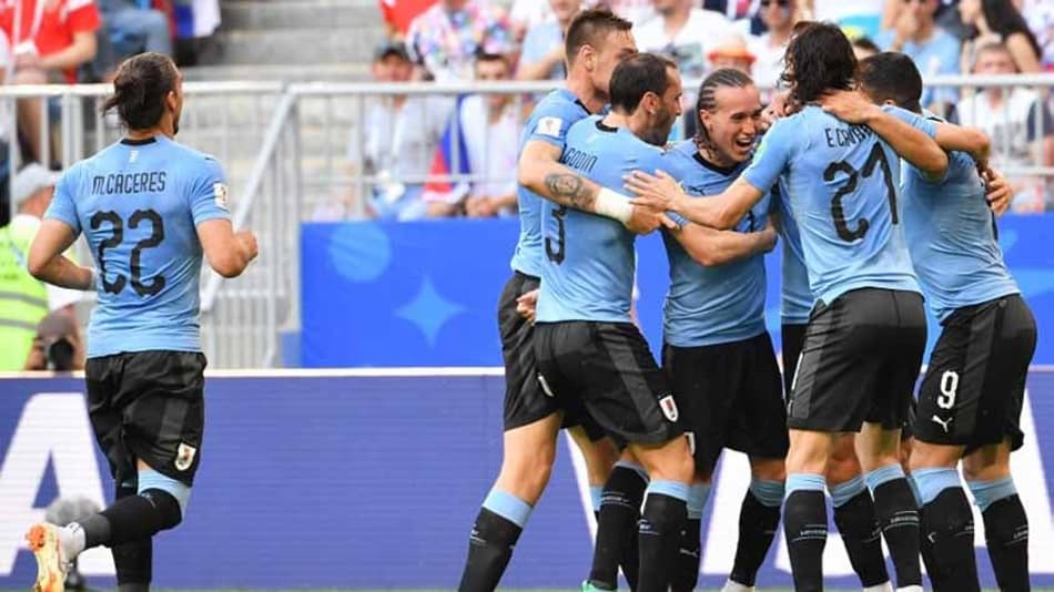 Substitutos e novos esquemas: como o Uruguai pode jogar sem Cavani