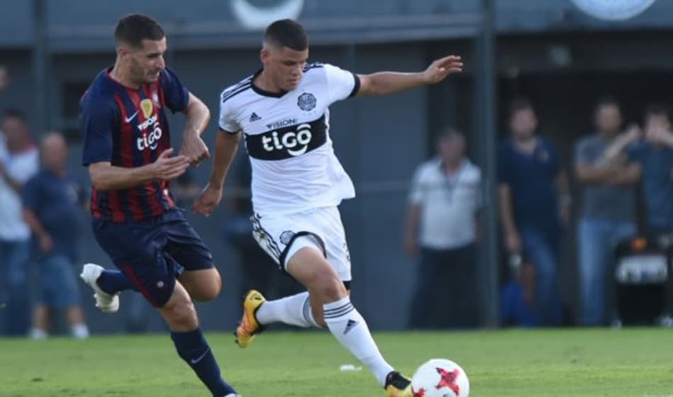 Rival do Santos na Libertadores perto de contratar revelação paraguaia