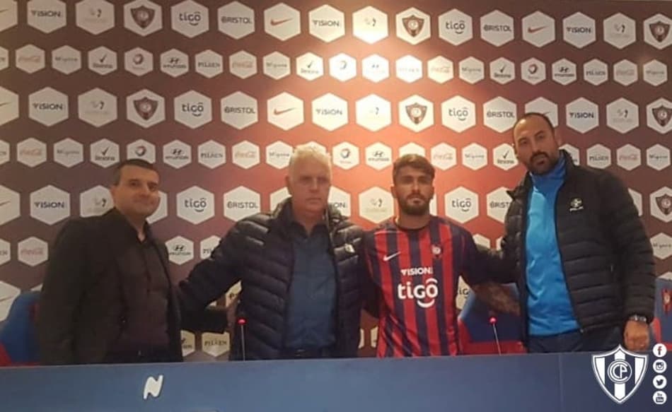 Adversário do Palmeiras, Cerro Porteño apresenta seu novo atacante