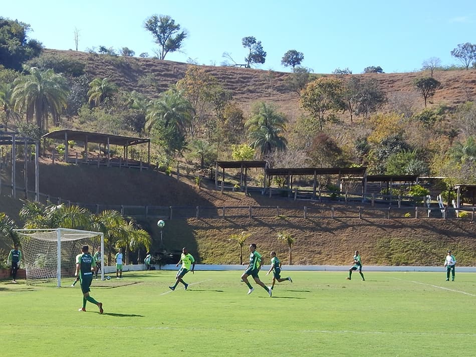 Cinco jogadores da base do Coelho treinam com time profissional