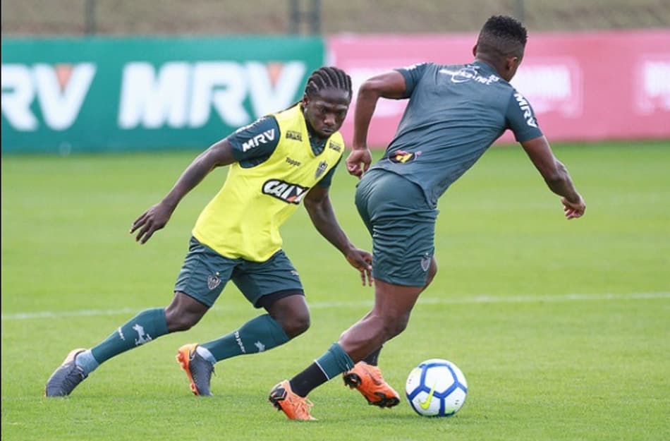 Thiago Larghi monta time titular com Yimmi Chará