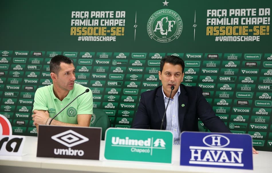 Rui Costa confirma proposta de outro clube pelo goleiro Jandrei