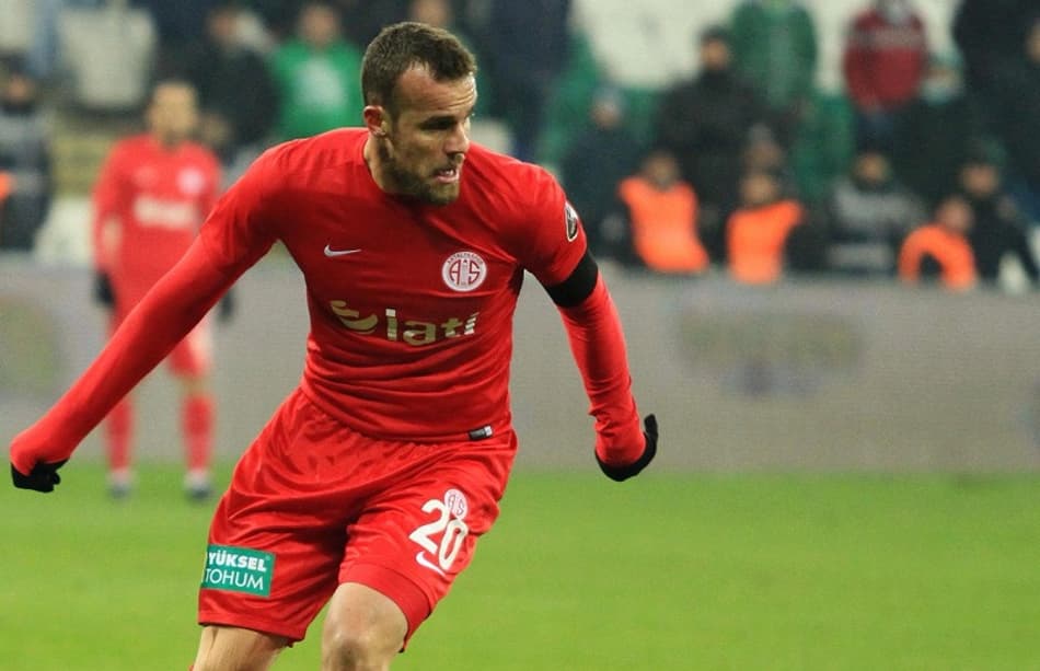 Chico renova com o Antalyaspor e segue no futebol da Turquia