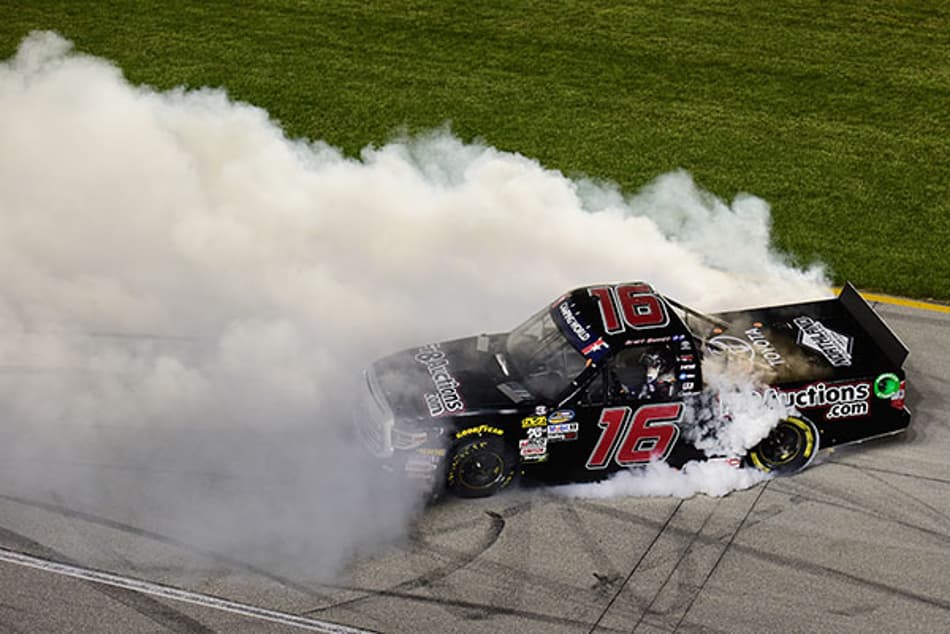 Brett Moffitt leva a vitória da NASCAR Truck Series em Chicagoland