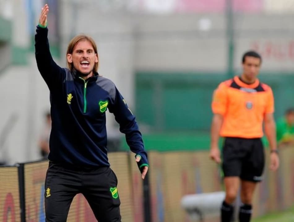 Rival do Botafogo na Sul-Americana fala sobre a permanência de técnico