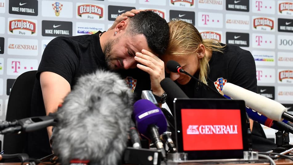 Goleiro da Croácia chora ao falar sobre homenagem a antigo colega