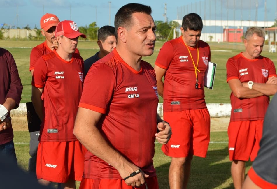 CRB e São Bento fazem partida com "vitória a todo custo" para novos treinadores