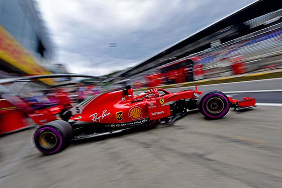 Ferrari tem melhor motor da F1 no momento, afirma Hamilton