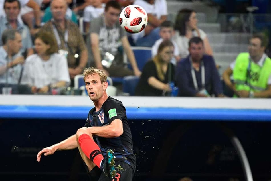 Com problemas cardíacos, lateral do Milan para por tempo indeterminado