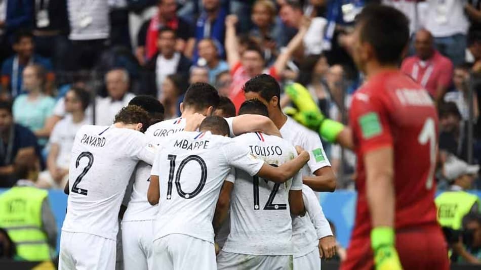 Favorita?! França tenta apagar baque da Euro-2016 com bi na Rússia