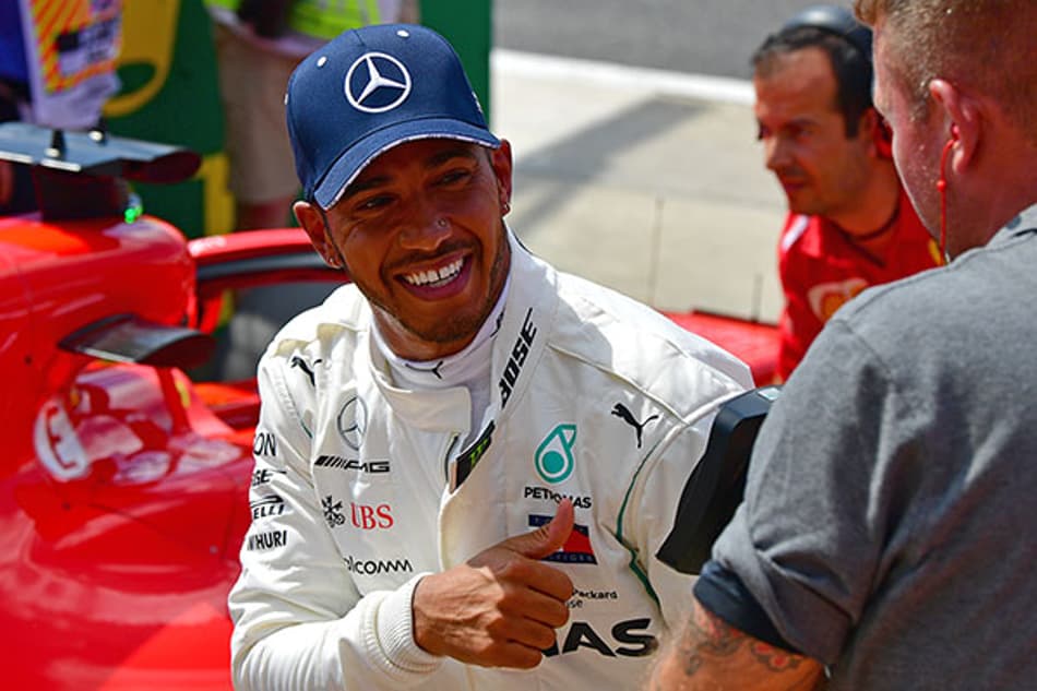 Lewis Hamilton prorroga contrato por mais dois anos com a Mercedes