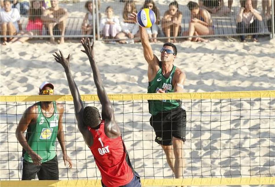 Brasileiros chegam à semifinal do Circuito Mundial em Portugal