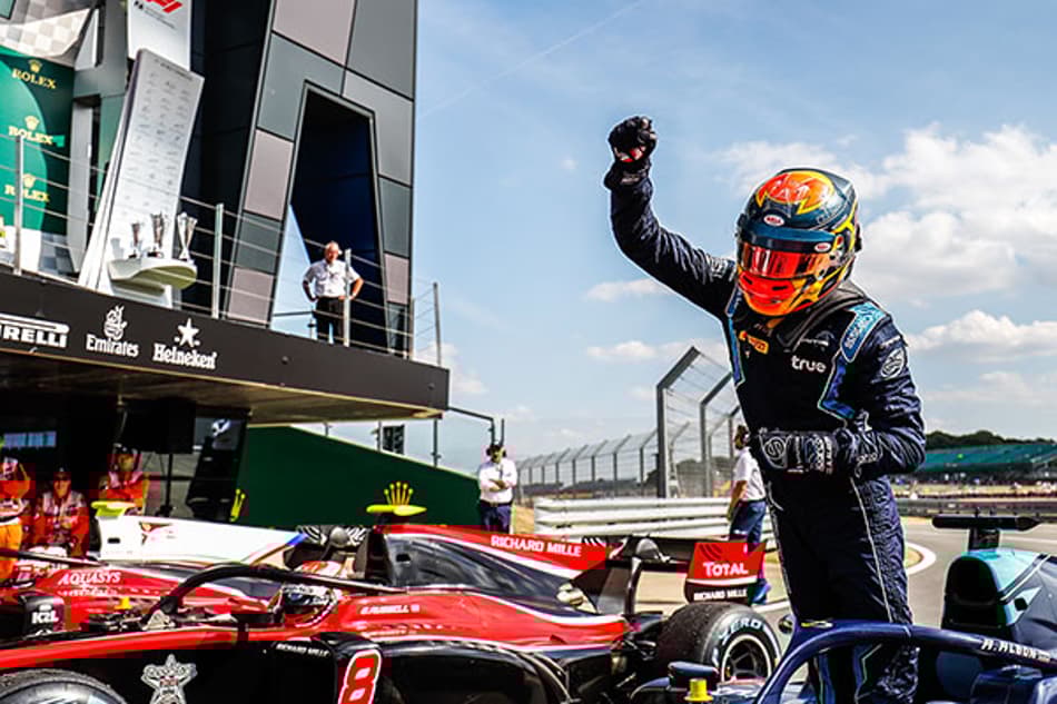 Albon irá usar o 23 como número permanente na F1
