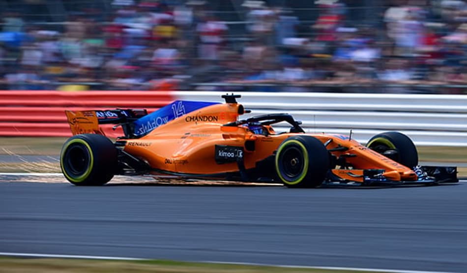 Alonso se aproxima das punições no grid; após trocas de componentes na McLaren
