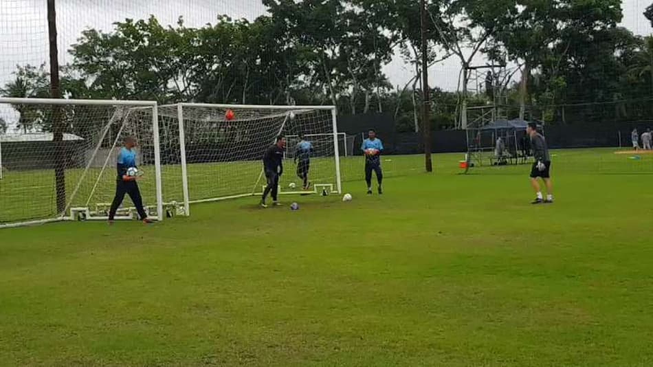 No aguardo de Martin Silva, Vasco faz treino no CT das Vargens