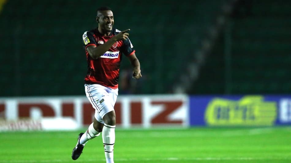 Boa fase do Oeste faz reaparecer lado artilheiro de Leandro Amaro