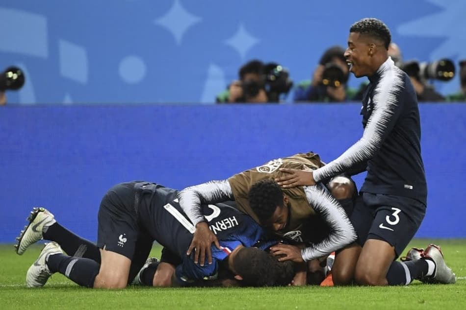 Juventude vira arma e França chega com ambiente forte para a final