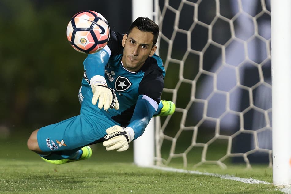 Sondado pelo Flamengo, Gatito teve uma das maiores médias de defesas do Brasileiro