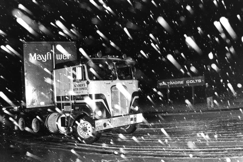 Na calada da noite, o Baltimore Colts foge para Indianapolis