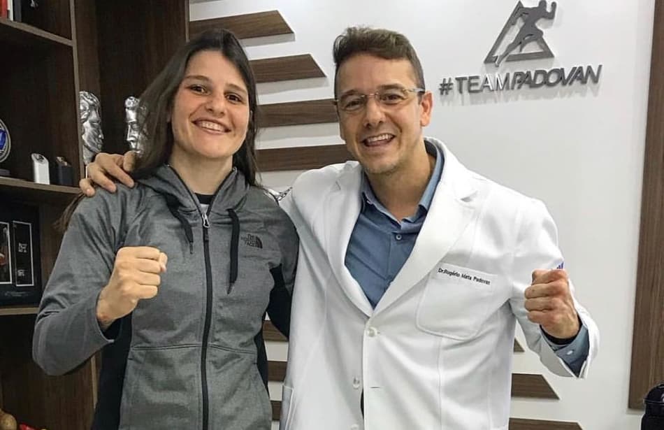 Dr. Rogério Padovan ajudou no camp de Talita Treta para o Bellator 202, nesta sexta-feira (13) (Foto: Reprodução)