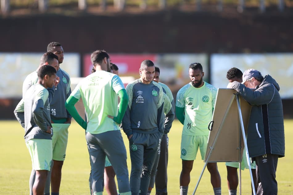 Gilson Kleina valoriza jogo-treino da Chapecoense com time da base