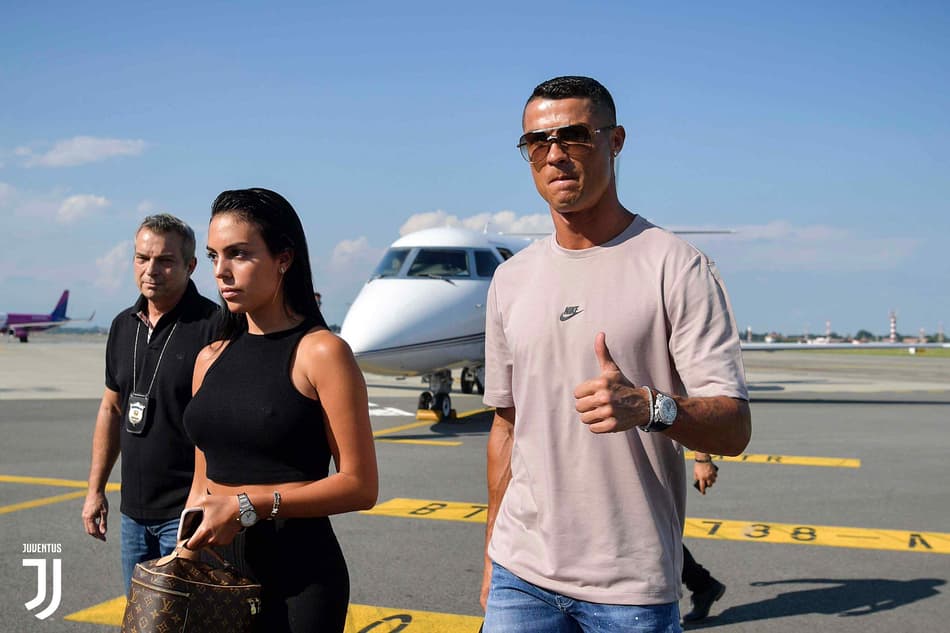 Cristiano Ronaldo chega à Itália para assinar contrato e ser apresentado