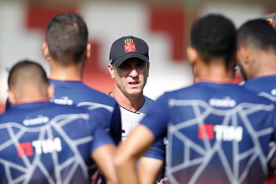 Sem Wagner, Vasco recebe o Grêmio em São Januário com nova formação