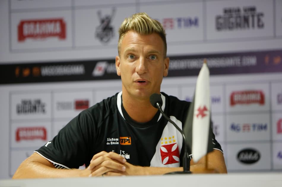 Vasco não cumpre regularização a tempo e Maxi está fora contra LDU