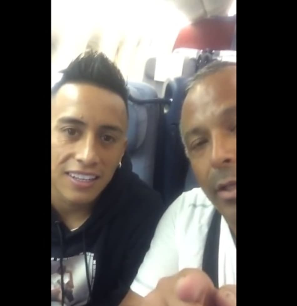 Cueva é insultado no avião por conta de pênalti desperdiçado na Copa; Veja o vídeo