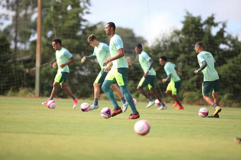 Gilson Kleina elogia elenco do Bahia e faz mistério na escalação da Chape