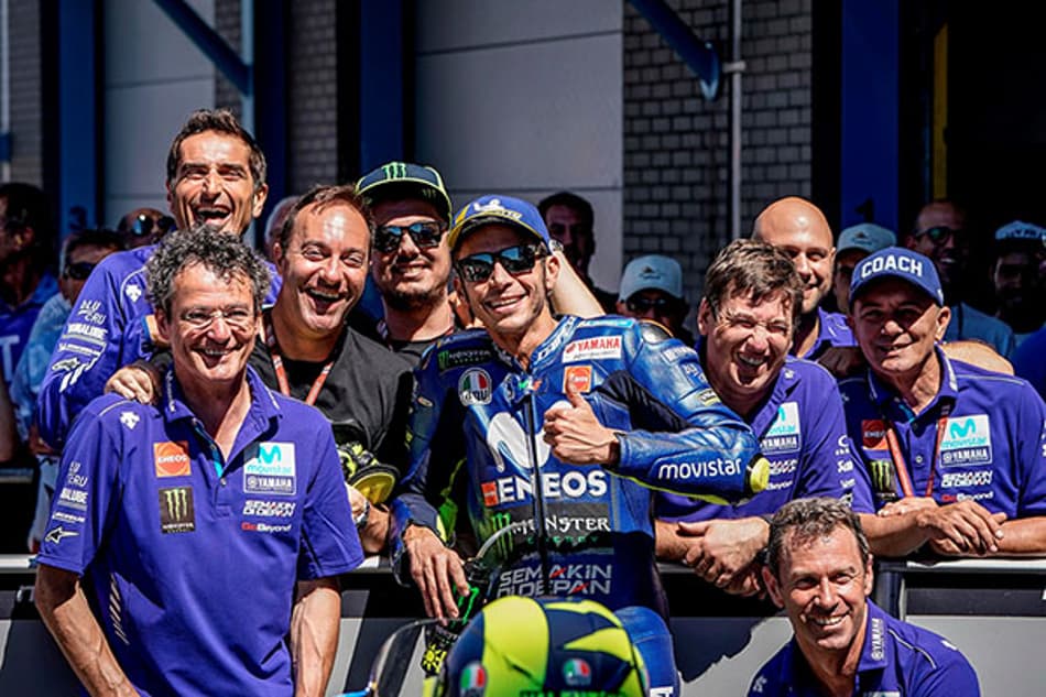 Rossi ironiza pressão sobre engenheiros da Yamaha: “quando me veem, fogem”