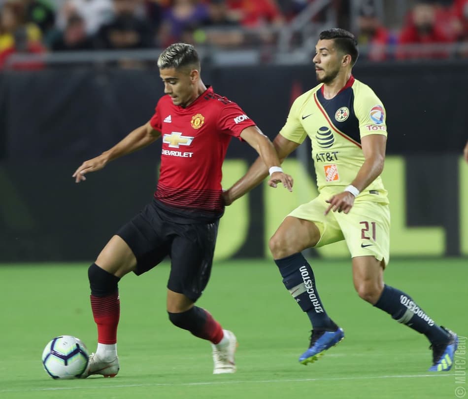 América abre vantagem, mas cede empate ao Manchester United