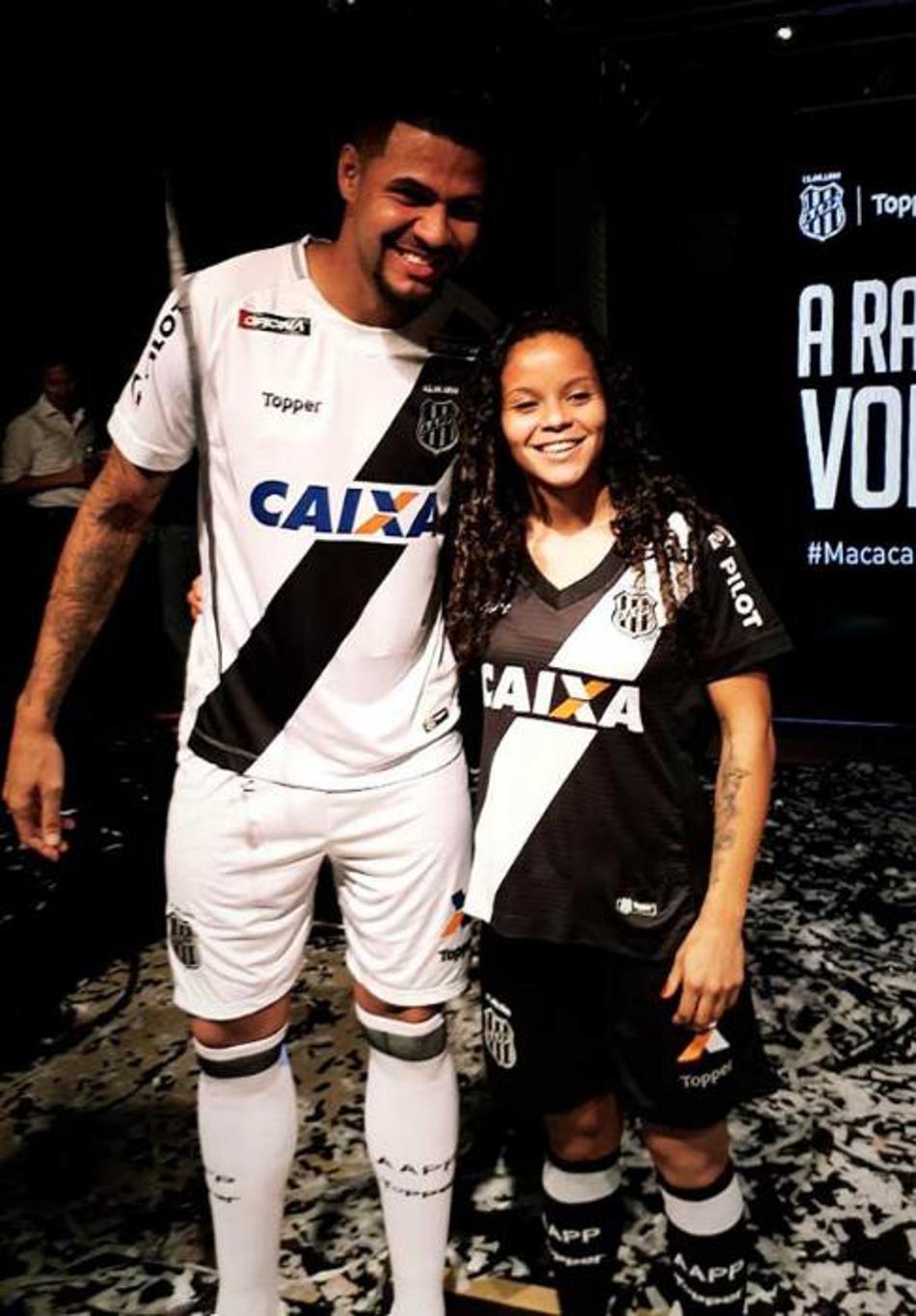 Ponte Preta lança novos uniformes, com volta da faixa nas costas de camisas