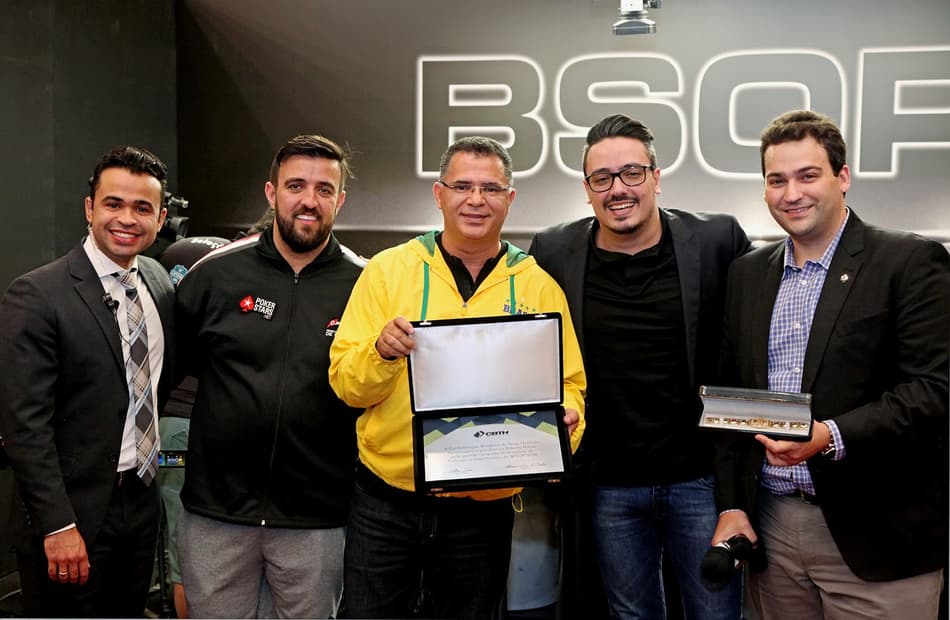 Brasileiro campeão mundial de pôquer é homenageado em São Paulo