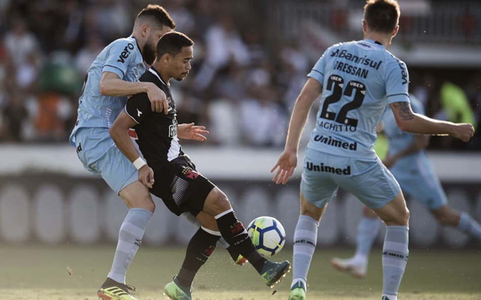 Novo esquema, mesma pegada: Vasco se inspira no 1º turno contra o Grêmio