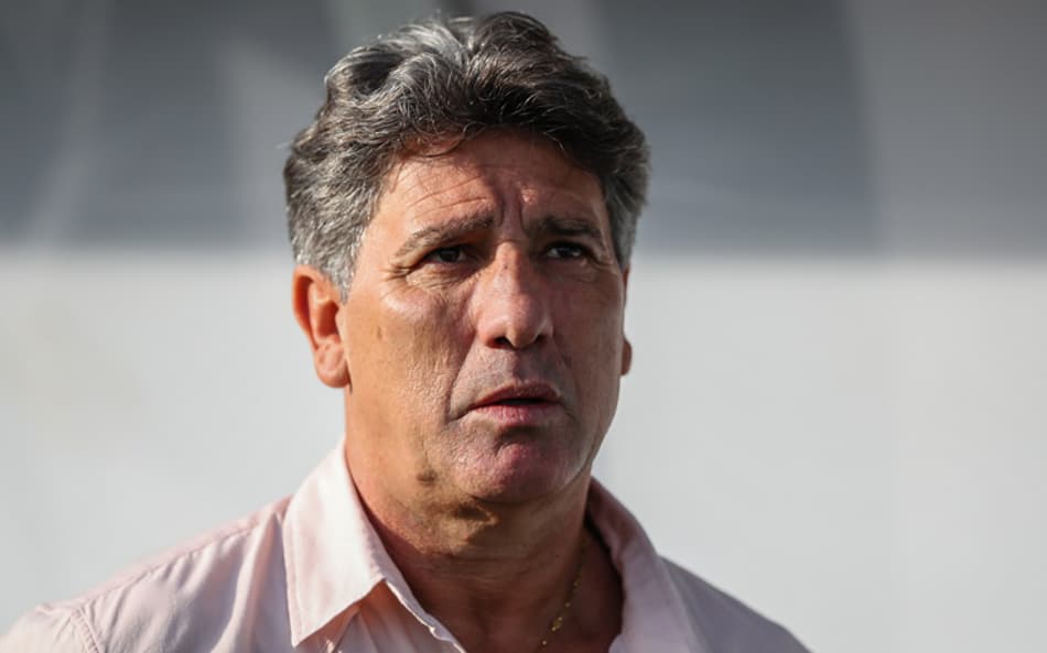 Renato Gaúcho chama a atenção dos atletas após derrota