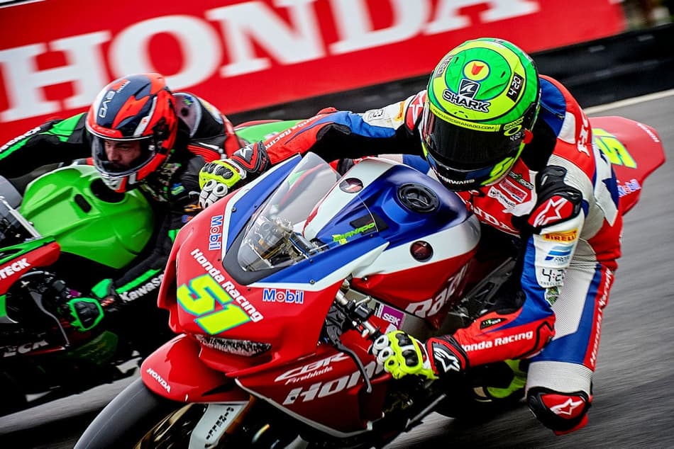 Eric Granado vence as duas do SuperBike Brasil em Interlagos e amplia vantagem na liderança do campeonato