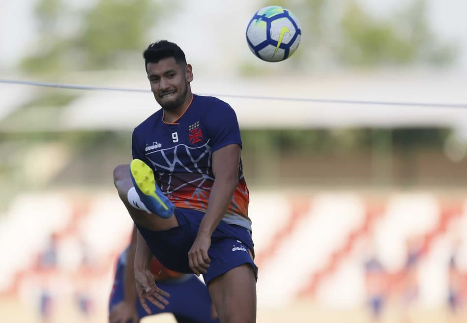 Motivado, Rios quer sequência no Vasco e fala de disputa com Maxi
