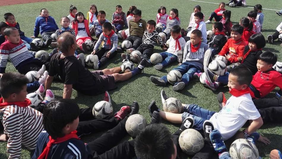 Técnico brasileiro muda panorama futebolístico de ilha turística chinesa