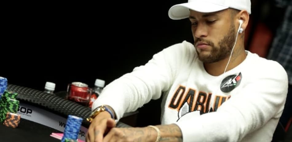 Bom humor, segurança e leveza: a tarde de Neymar na final de pôquer