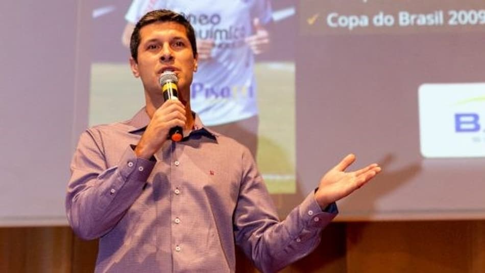 Ex-Corinthians se torna empresário e participa de evento com jovens brasileiros que irão estudar nos EUA