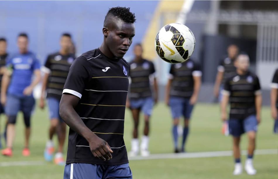 Atacante de Honduras é reprovado em teste físico na Grécia