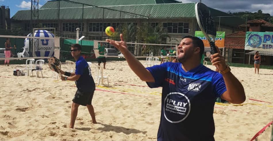 Moradores de comunidades carentes disputam a 2ª etapa do Rio Beach Tennis Tour e sonham conhecer Guga
