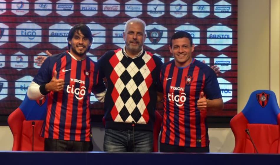 Ex-Palmeiras, Adalberto Román é apresentado no Cerro Porteño