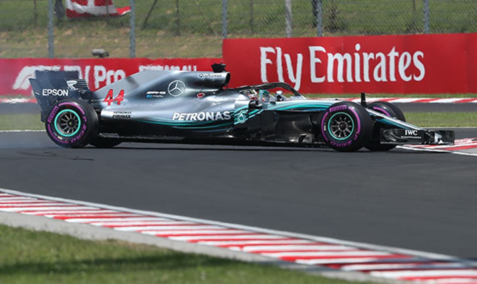 Lewis Hamilton troca bateria antes da definição do grid na Hungria