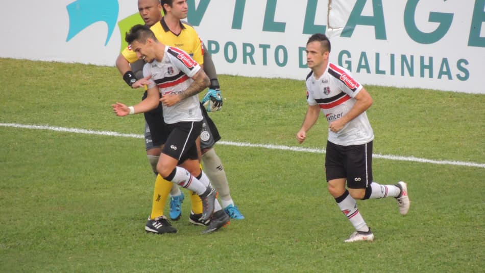 Santa Cruz goleia Confiança e entra no G4 da Série C