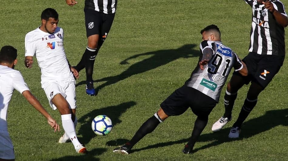Meio pouco inspirado e tarde com desgaste aparente: a derrota do Flu