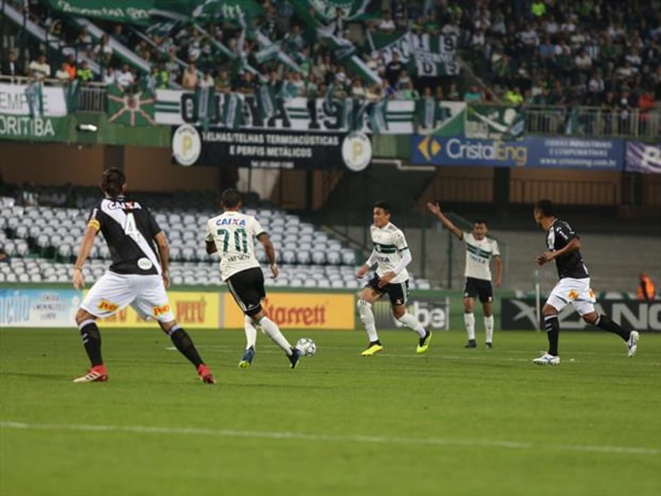 Coritiba joga mal e fica no 0 a 0 com a Ponte Preta