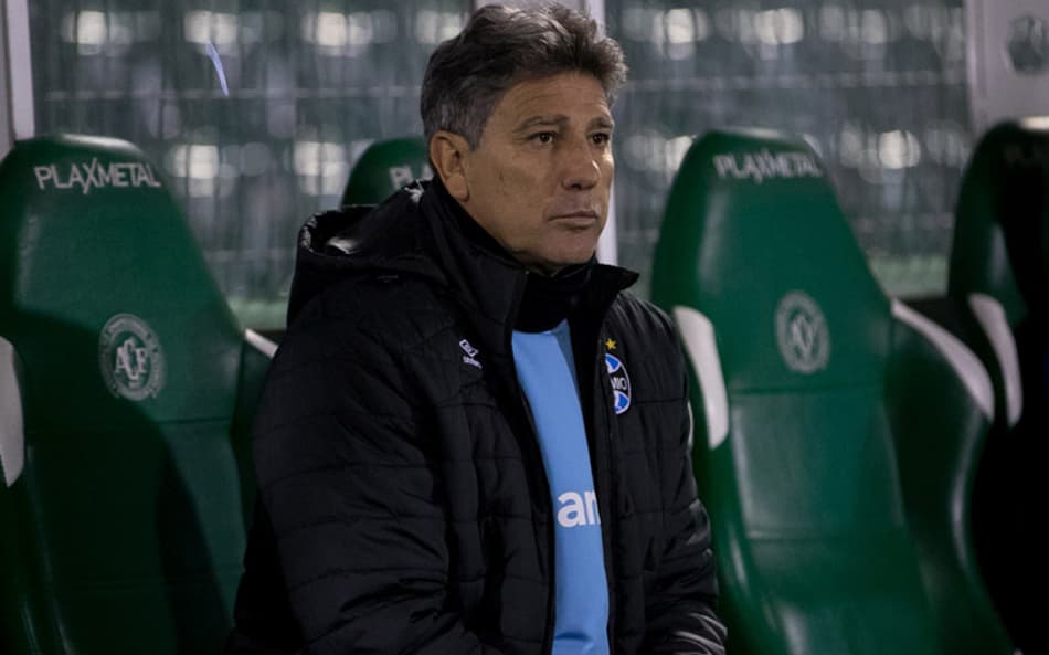 Renato fala em reforços, mas alerta para não “trazerem por trazer”